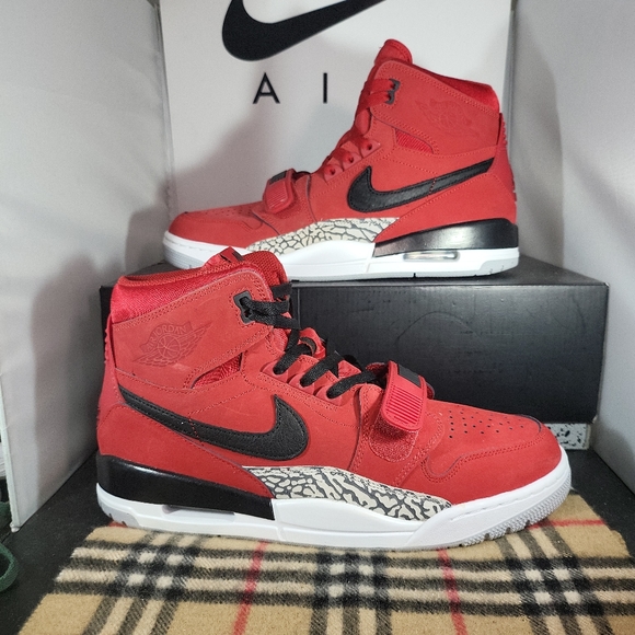 Size11.5- Jordan Legacy 312 Toro 2018 AV3922-601.... Fits Men Size 11.5, Youth S - Picture 8 of 12